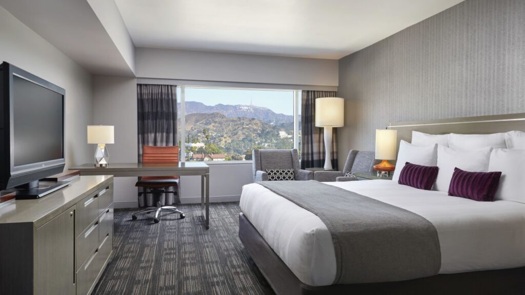 Loews Hollywood Hotel - Hollywood Sign King